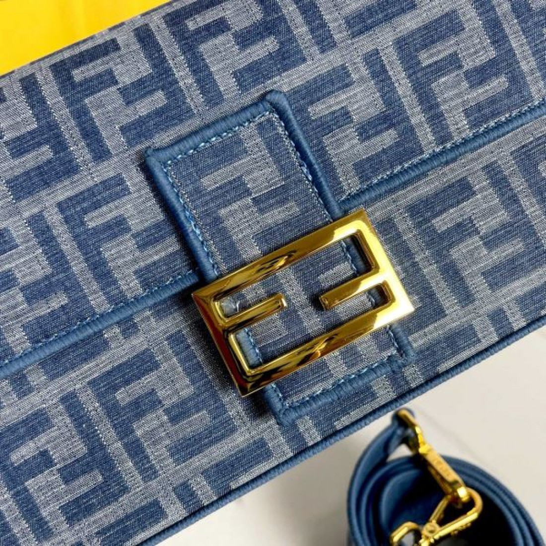 FENDI フェンデイ 偽物 ショルダーバッグ 端正でクラシカルな魅力