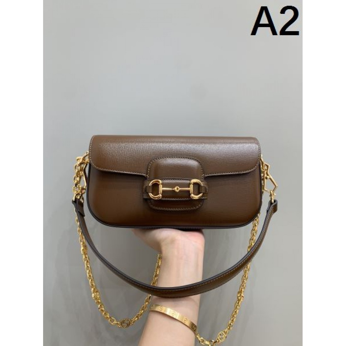 シックで上質な雰囲気を纏う GUCCI グッチ 偽物 ショルダーバッグ
