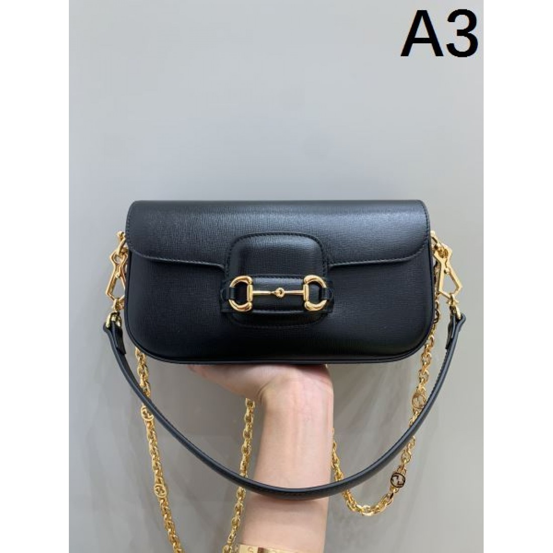 シックで上質な雰囲気を纏う GUCCI グッチ 偽物 ショルダーバッグ