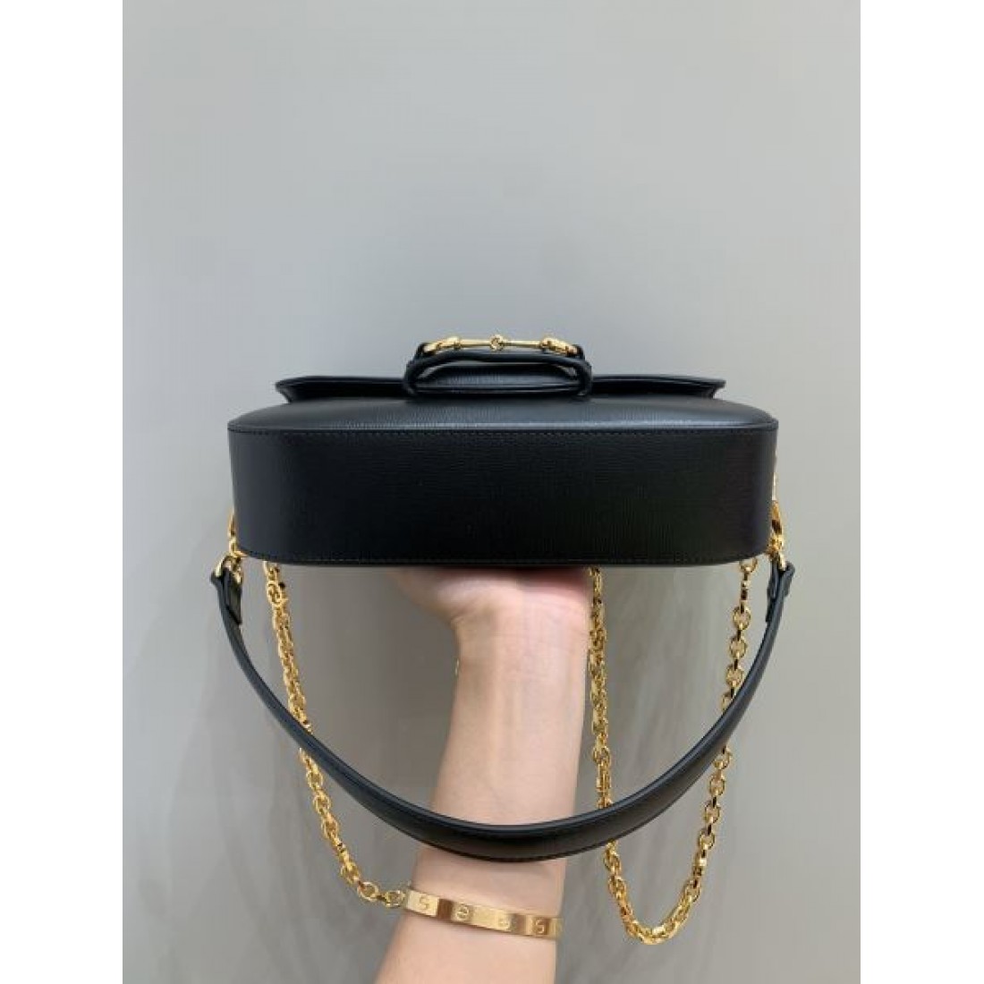 シックで上質な雰囲気を纏う GUCCI グッチ 偽物 ショルダーバッグ