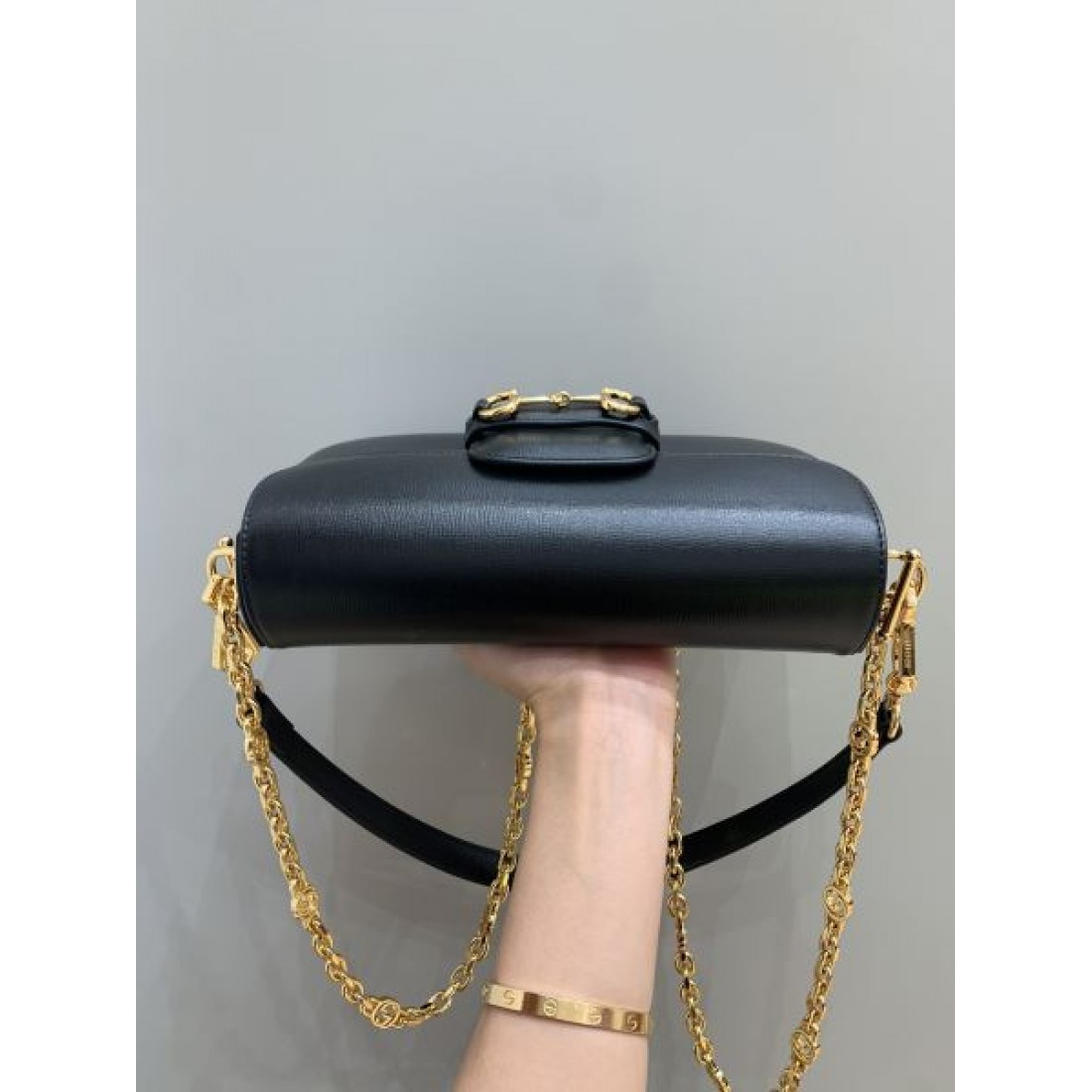 シックで上質な雰囲気を纏う GUCCI グッチ 偽物 ショルダーバッグ