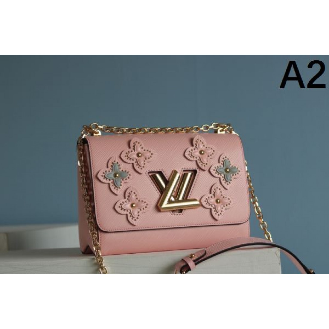  エレガントでモダンな LOUIS VUITTON ルイヴィトン コピー ショルダーバッグ