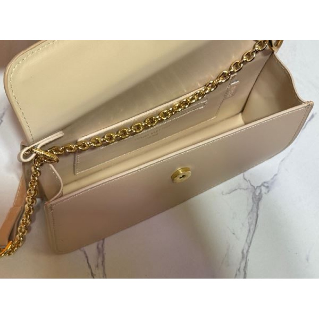 ルイヴィトン コピー ショルダーバッグ LOUIS VUITTON 洗練された都会的な魅力