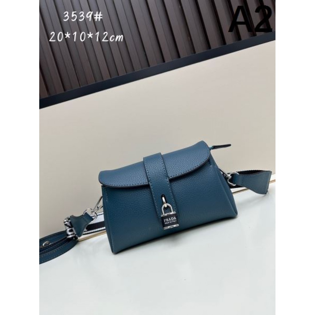 ギフトにも最適 PRADA プラダ コピー ショルダーバッグ ファッション好き必見