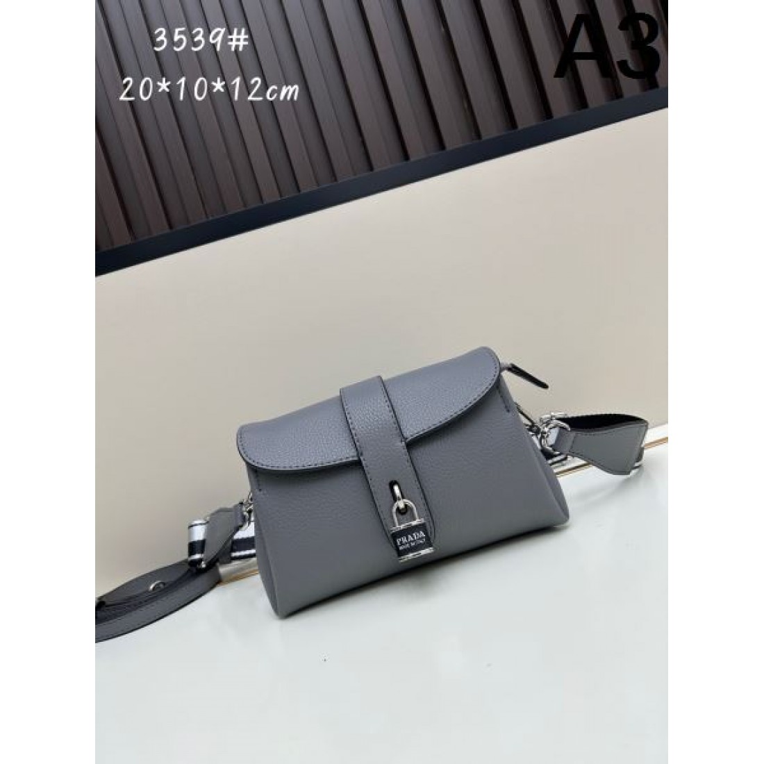 ギフトにも最適 PRADA プラダ コピー ショルダーバッグ ファッション好き必見
