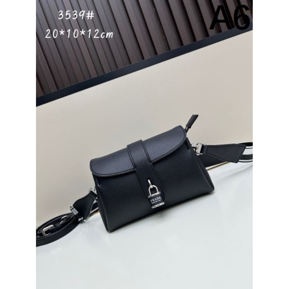 ギフトにも最適 PRADA プラダ コピー ショルダーバッグ ファッション好き必見