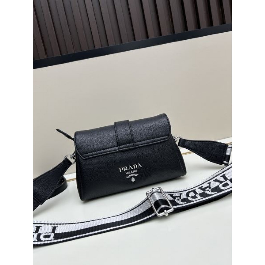 ギフトにも最適 PRADA プラダ コピー ショルダーバッグ ファッション好き必見