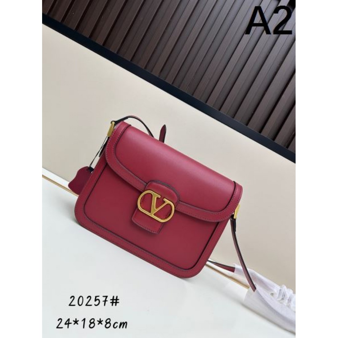 お洒落さん必携 VALENTINO ヴァレンティノ コピー ショルダーバッグ 自分へのご褒美に