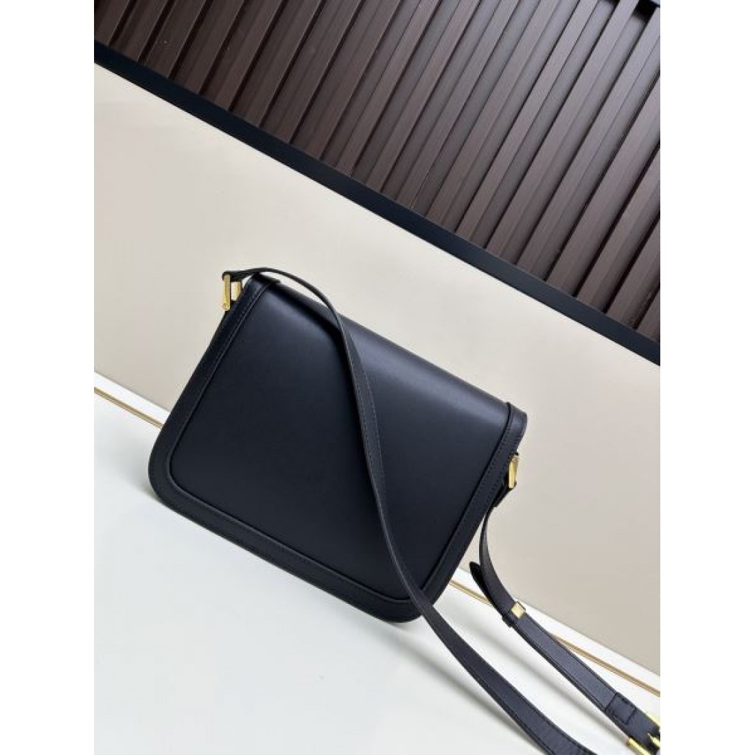 お洒落さん必携 VALENTINO ヴァレンティノ コピー ショルダーバッグ 自分へのご褒美に
