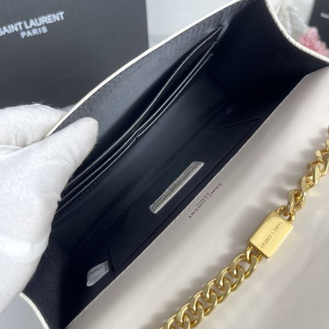 季節感たっぷり YSL イヴ サンローラン コピー ショルダーバッグ 旬コーデに最適