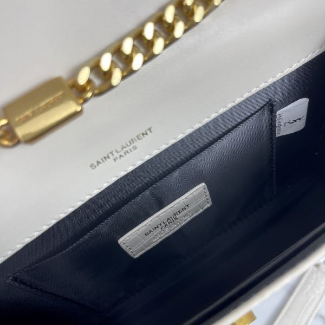 季節感たっぷり YSL イヴ サンローラン コピー ショルダーバッグ 旬コーデに最適