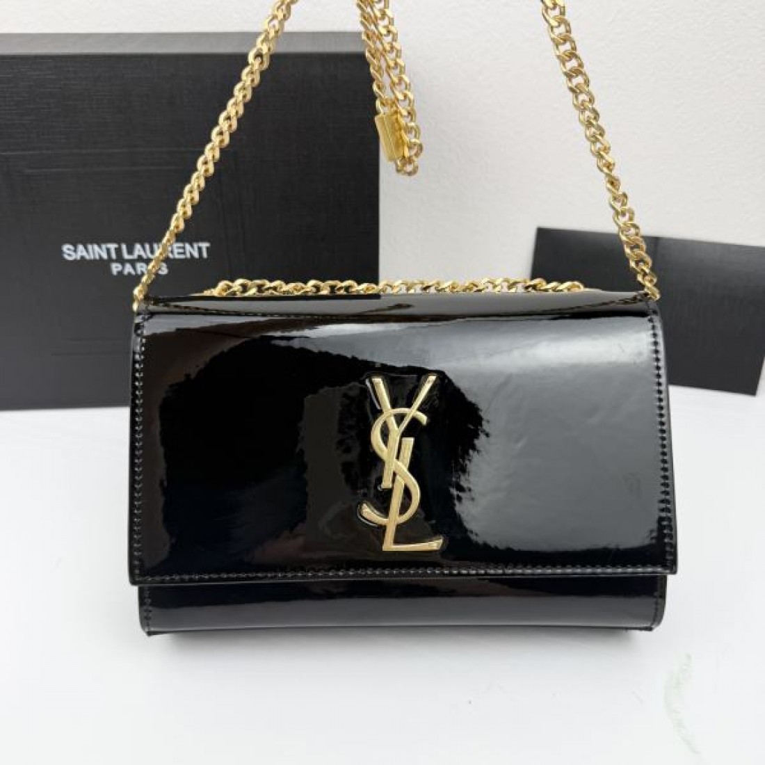 春の新生活にぴったり YSL イヴ サンローラン コピー ショルダーバッグ 秋のお洒落コーデ