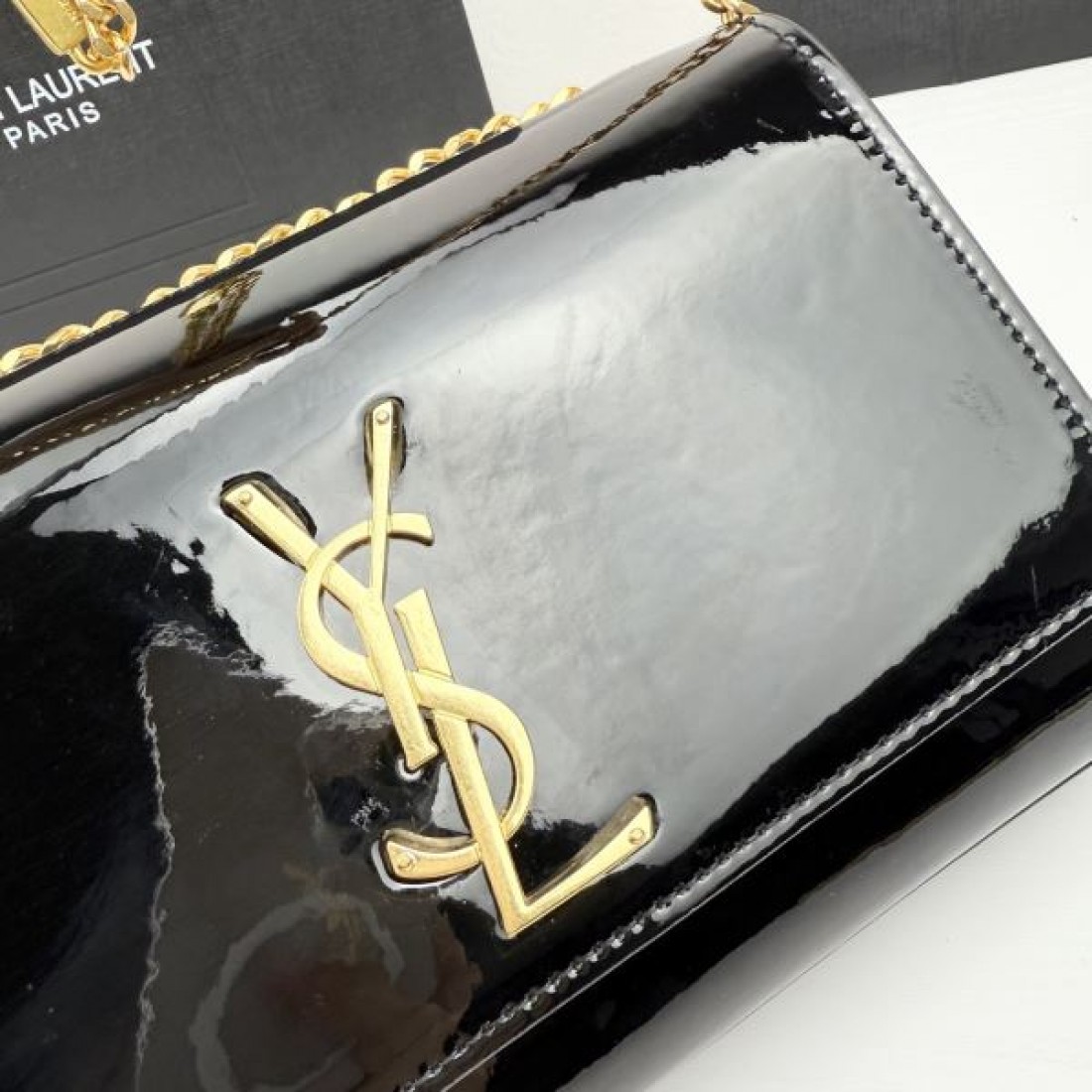 春の新生活にぴったり YSL イヴ サンローラン コピー ショルダーバッグ 秋のお洒落コーデ