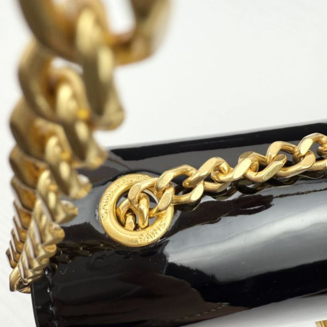 春の新生活にぴったり YSL イヴ サンローラン コピー ショルダーバッグ 秋のお洒落コーデ