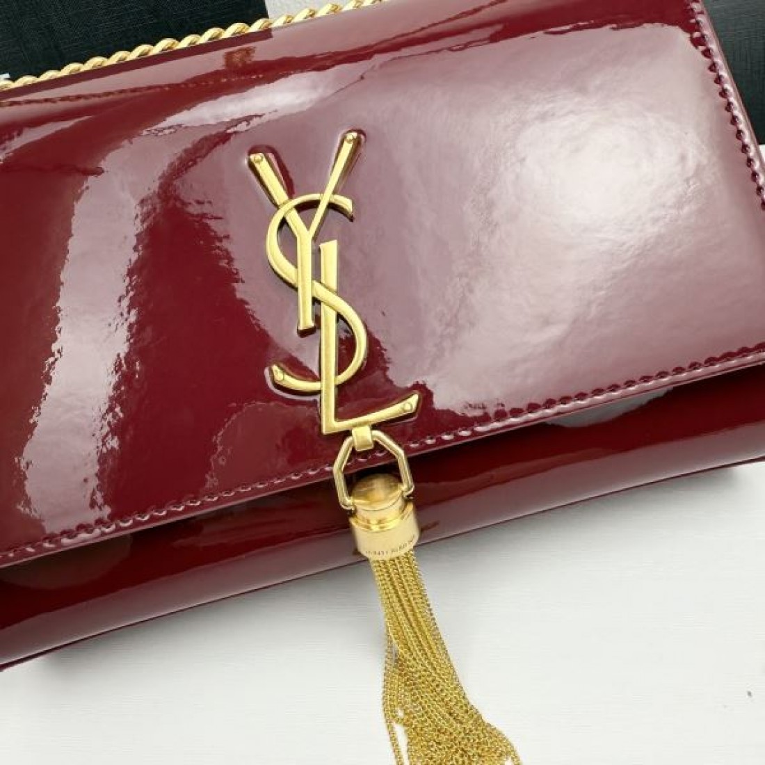 新春初売り YSL イヴ サンローラン コピー ショルダーバッグ 新春初売り
