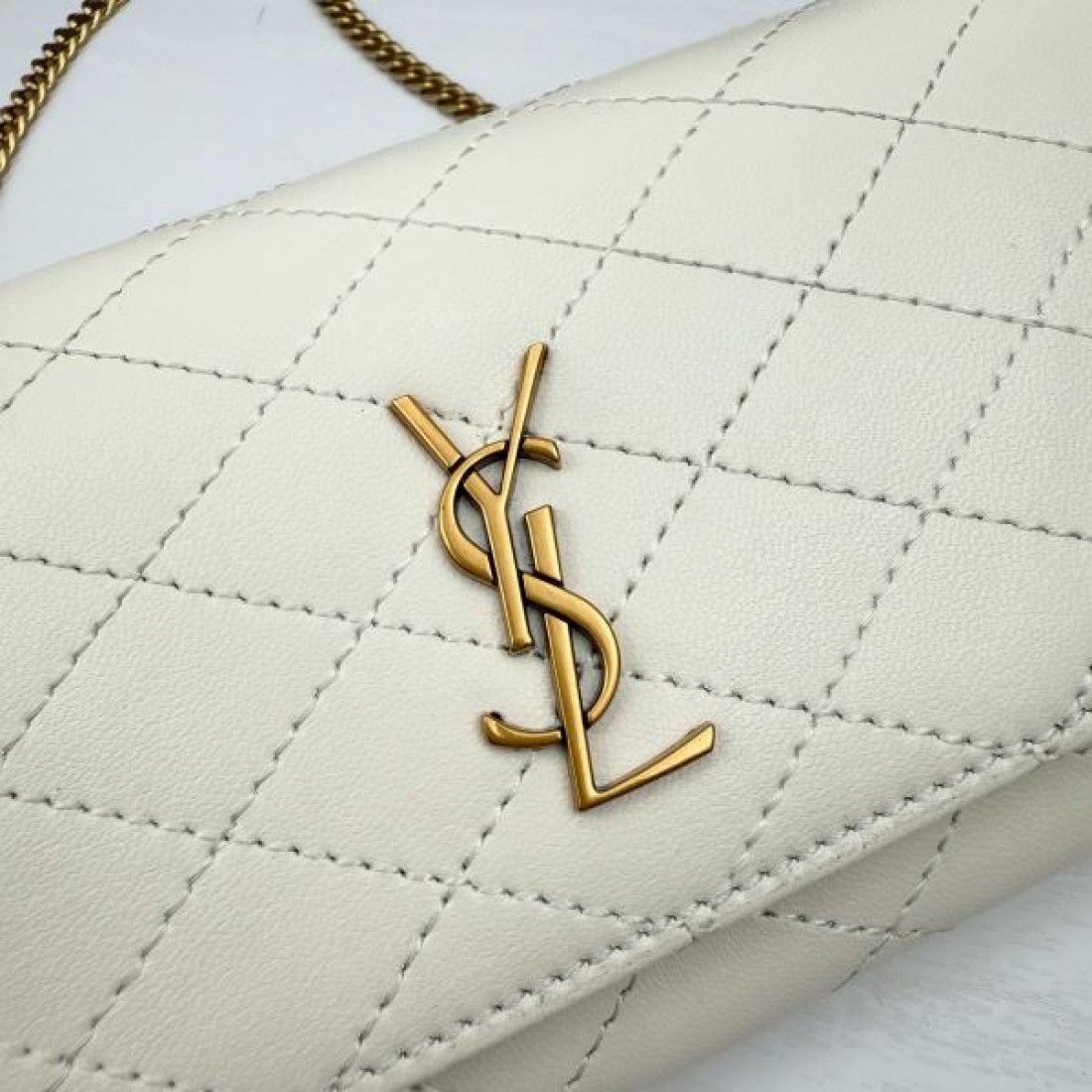 新春初売り YSL イヴ サンローラン コピー ショルダーバッグ 春の新生活にぴったり