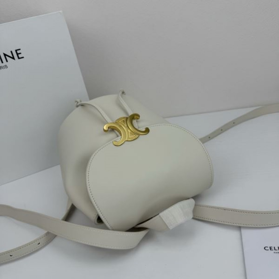 秋冬マストアイテム CELINE セリーヌ コピー バックパック この夏を彩る