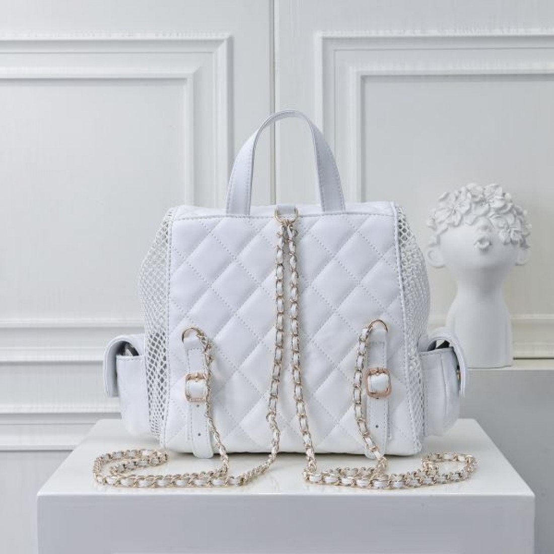 優雅で洗練された雰囲気漂う CHANEL シャネル スーパーコピー バッグ