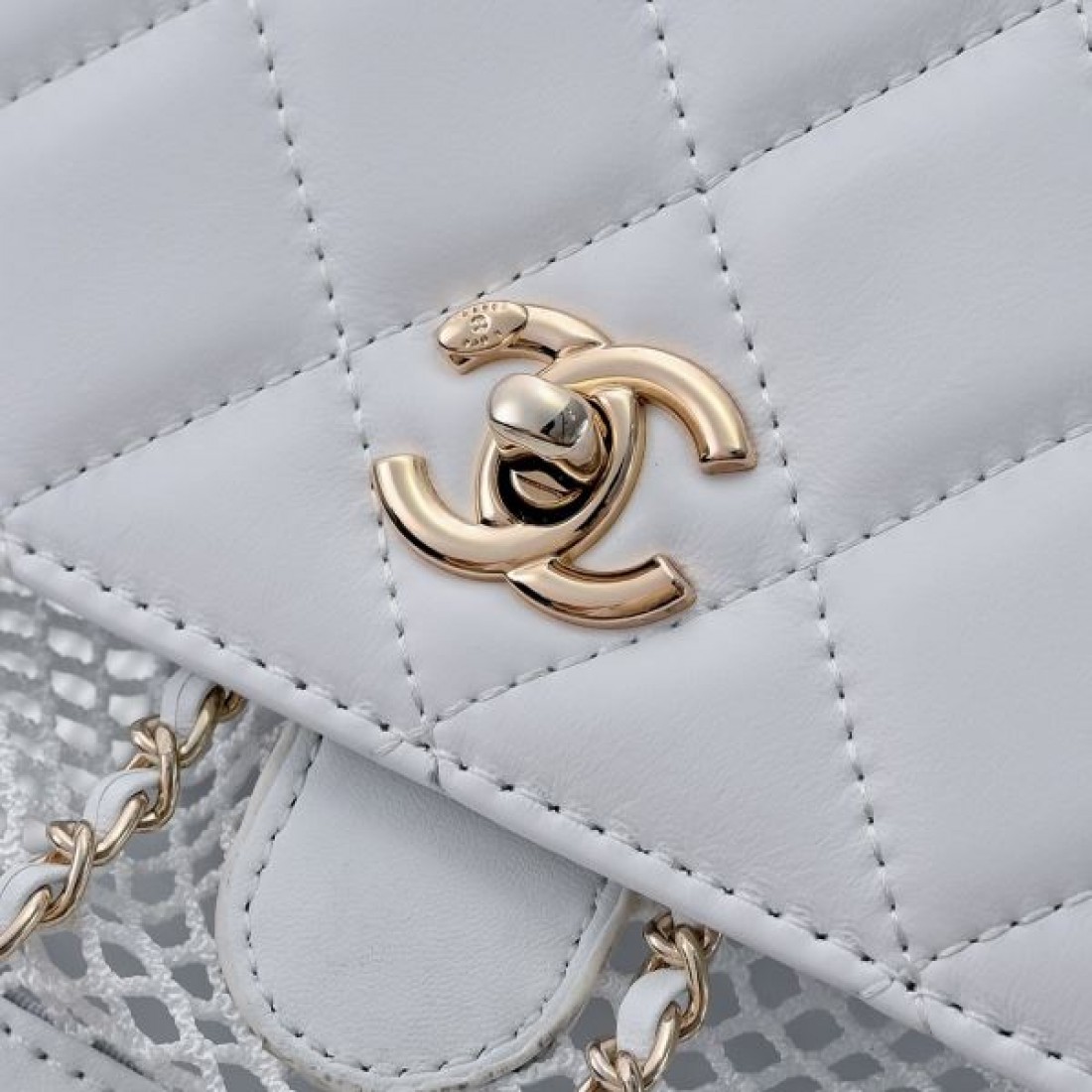 優雅で洗練された雰囲気漂う CHANEL シャネル スーパーコピー バッグ
