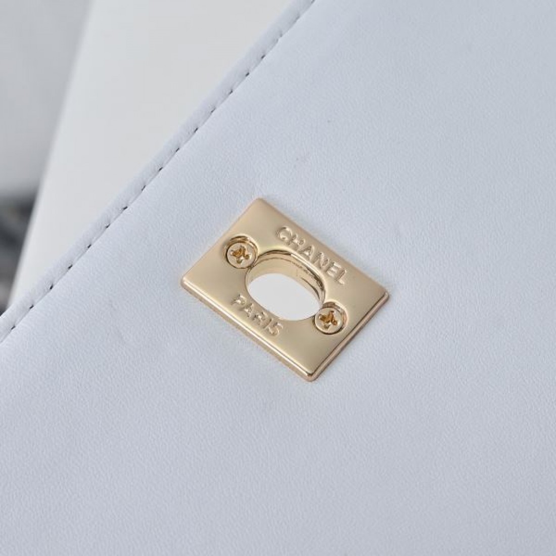 優雅で洗練された雰囲気漂う CHANEL シャネル スーパーコピー バッグ