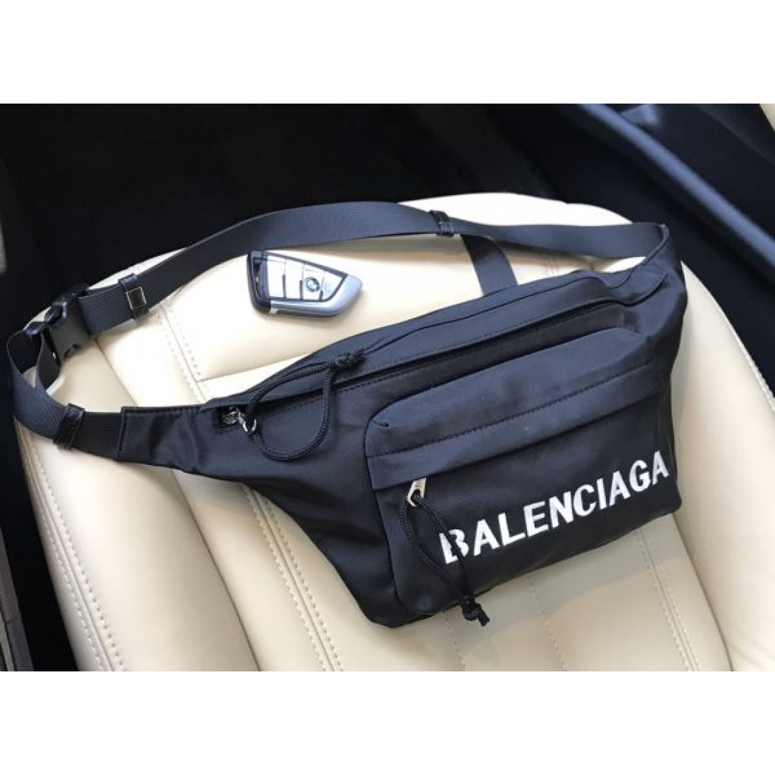 高級感あふれる BALENCIAGA バレンシアガ コピー ウエストバッグ 洗練された