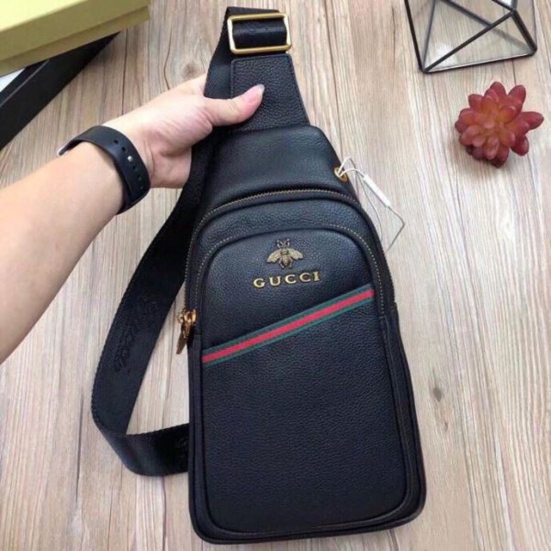 GUCCI グッチ コピー ウエストバッグ クラシックで洗練されたスタイル