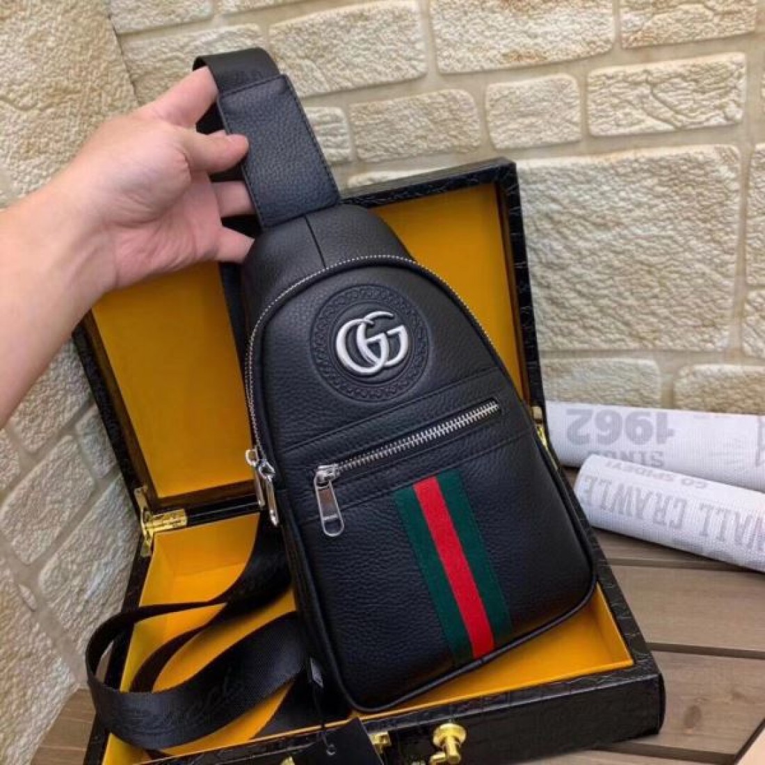 目を引く GUCCI グッチ コピー ウエストバッグ 高級感溢れるデザイン