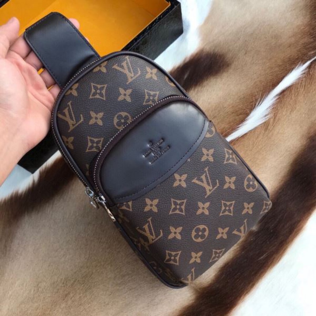 人気沸騰中！おしゃれ新品 LOUIS VUITTON ルイヴィトン コピー チェストバッグ 大人可愛い