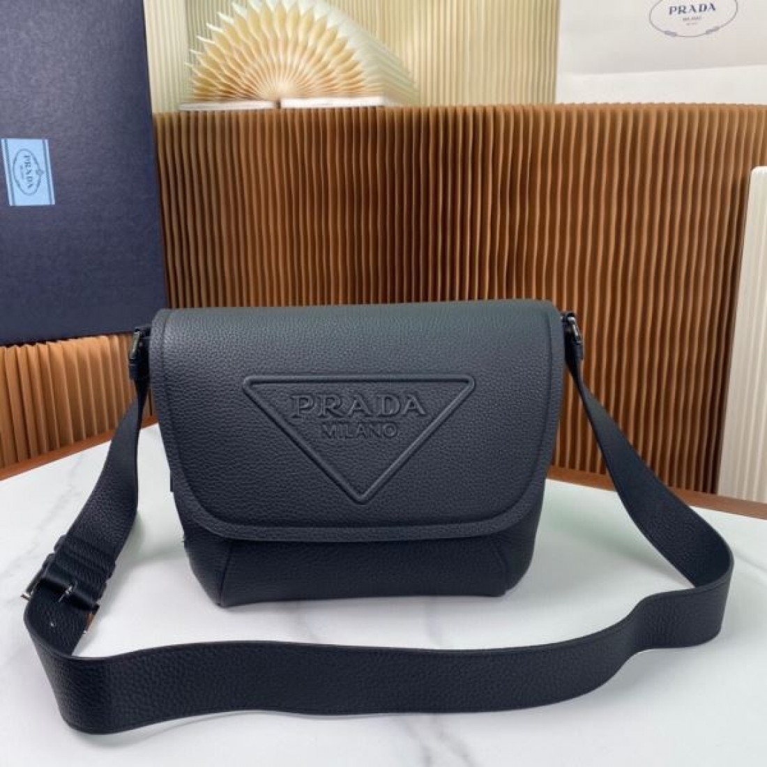 夏季新作に狙う PRADA プラダ コピー ショルダーバッグ 注目度抜群