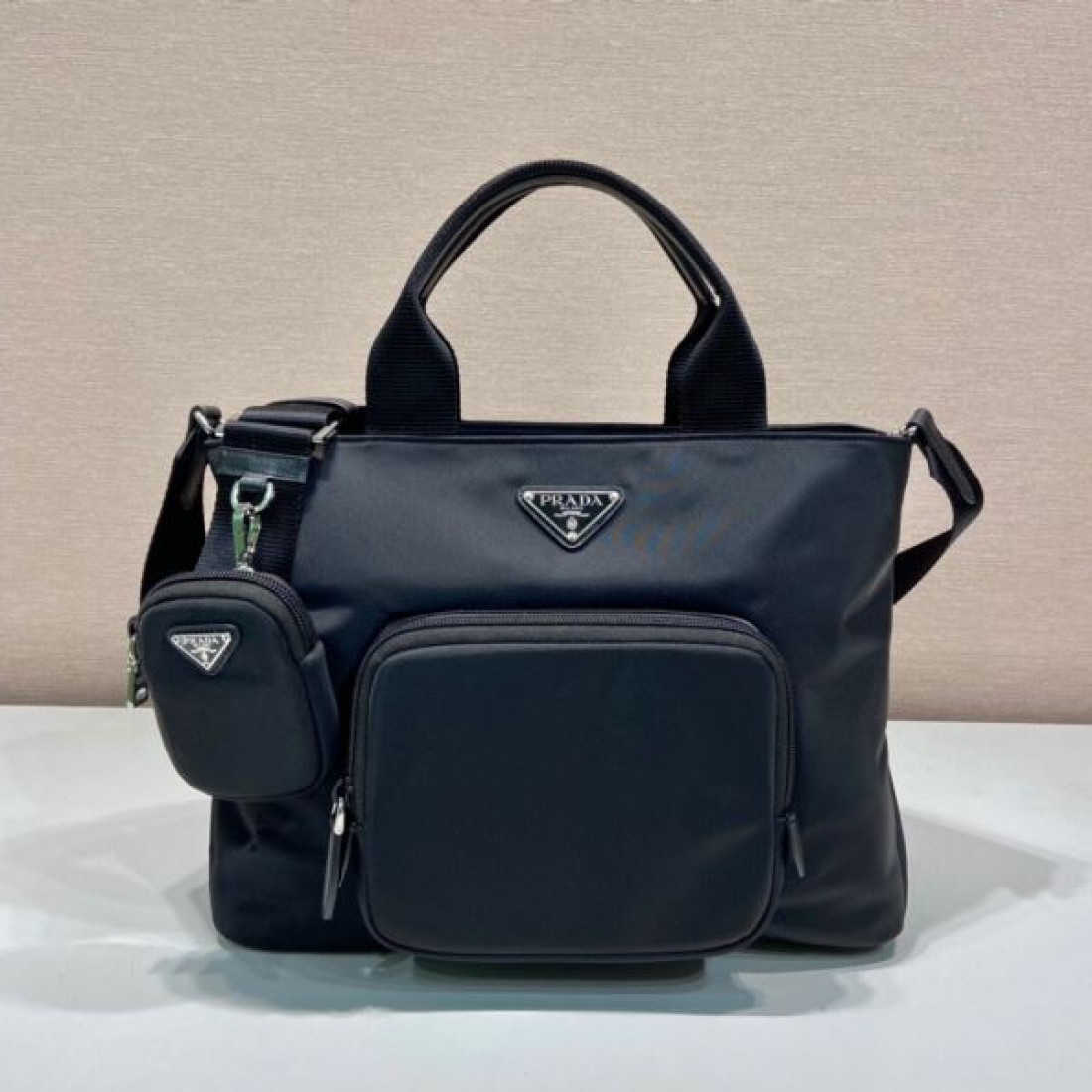 シンプルで飽きのこない プラダ コピー ブリーフケース PRADA