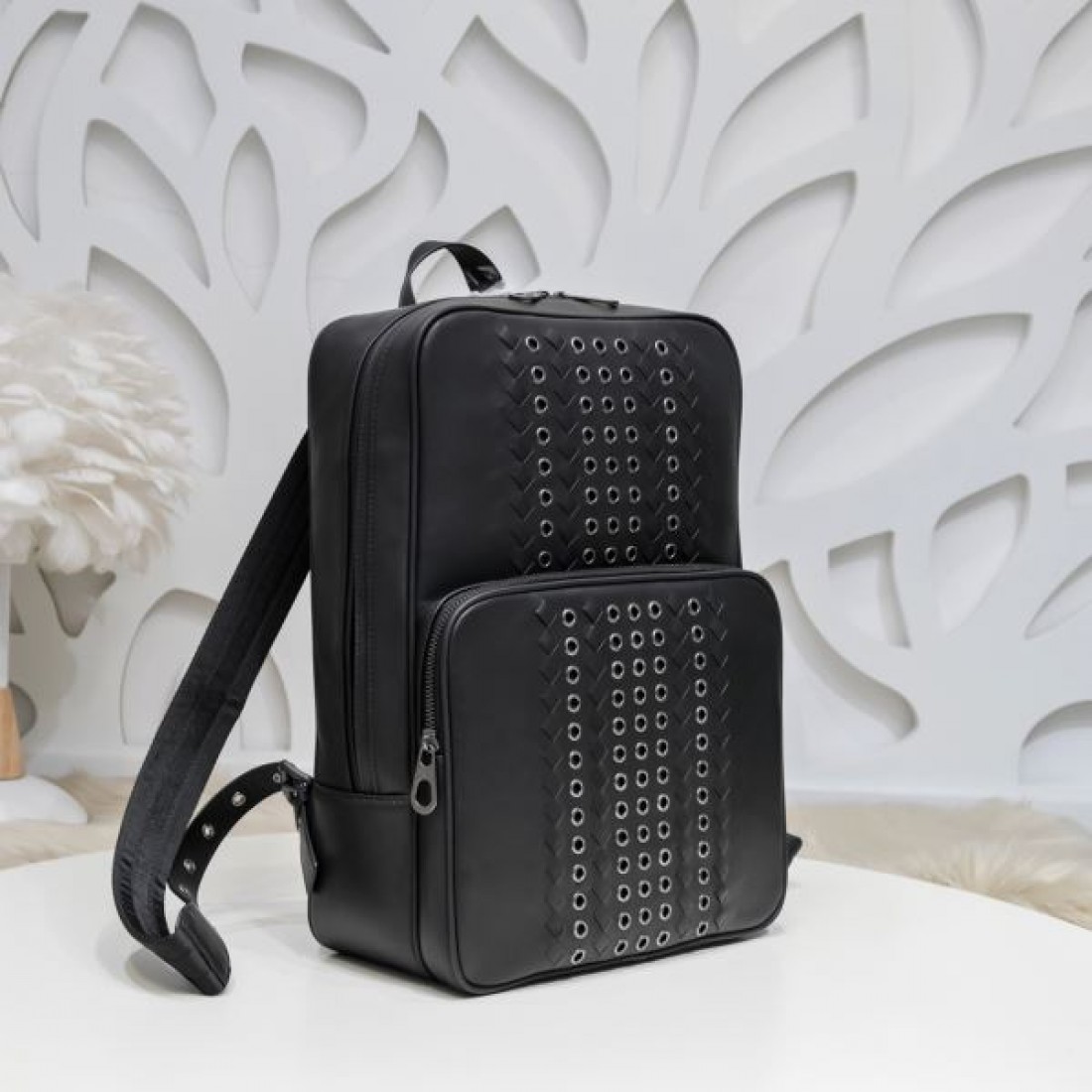 上質でクラフト感あふれる BOTTEGA VENETA ボッテガヴェネタ コピー バックパック