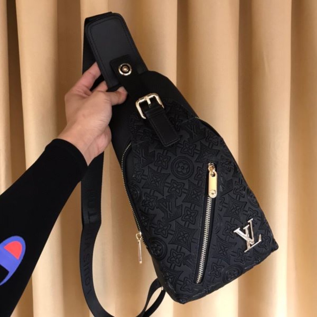 シーズンの流行にチェック LOUIS VUITTON ルイヴィトン コピー チェストバッグ 海外セレブ風コーデ