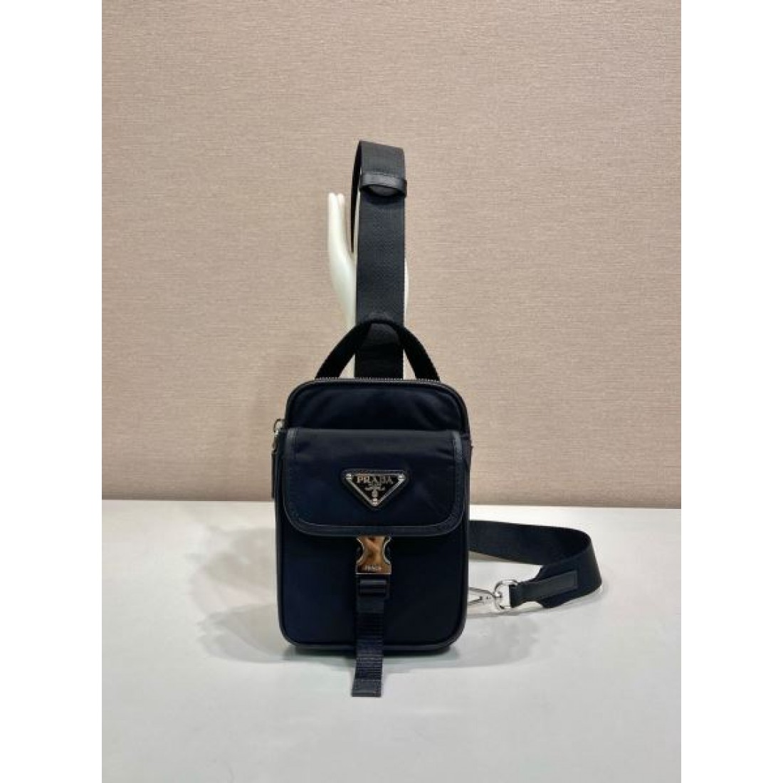 ギフトにも最適 PRADA プラダ コピー チェストバッグ ファッション好き必見