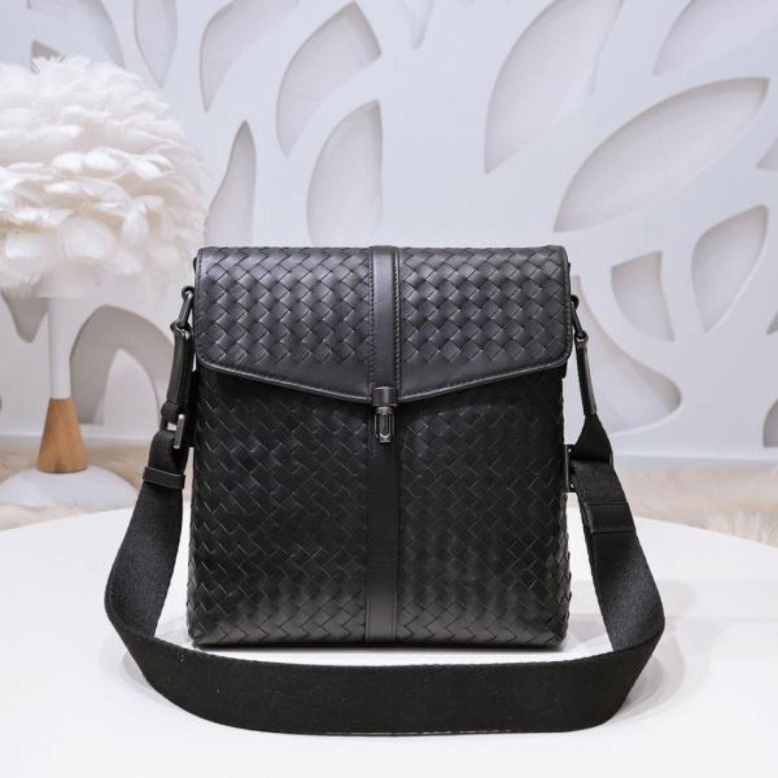 ファッショニスタ注目 BOTTEGA VENETA ボッテガヴェネタ コピー ショルダーバッグ コーデの主役