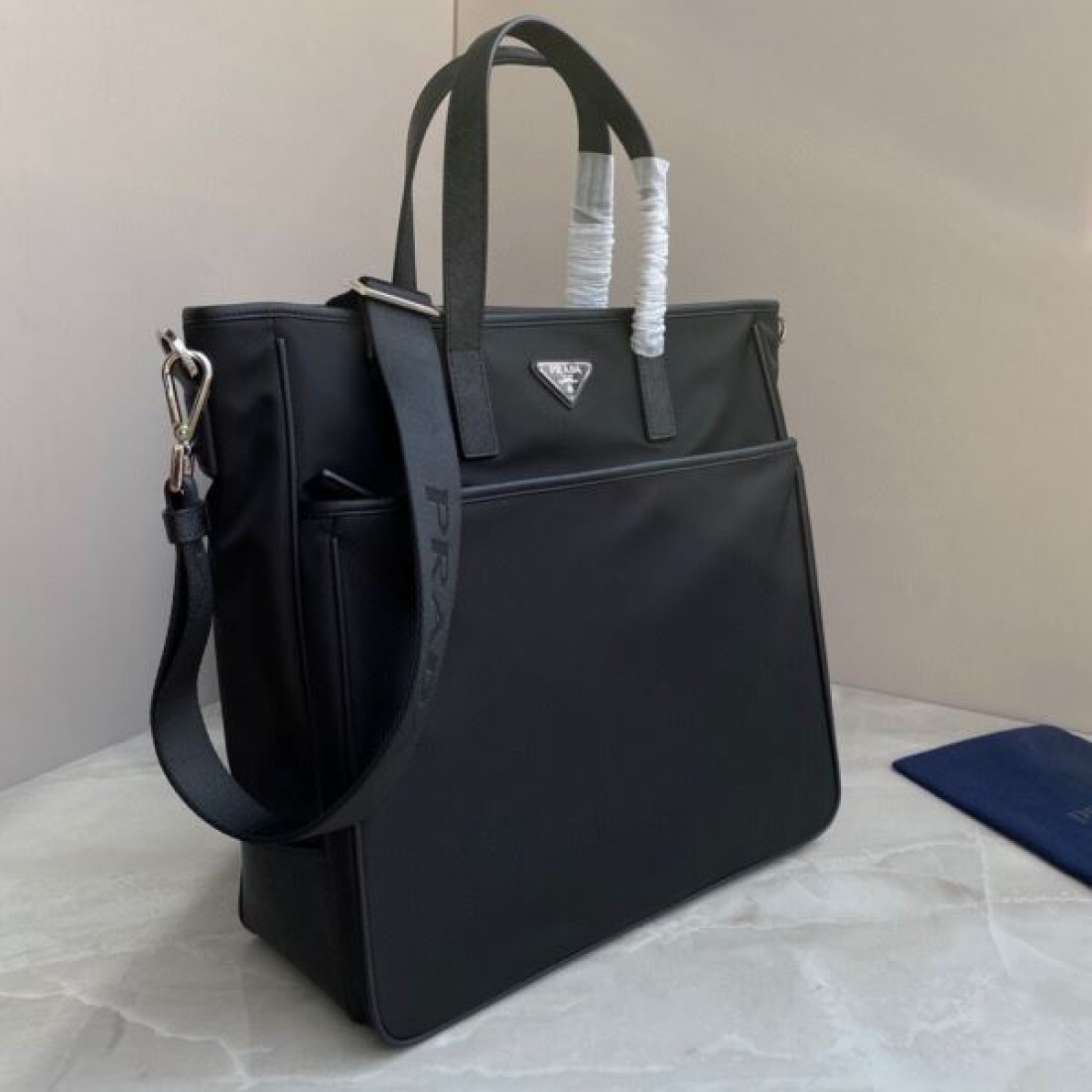 PRADA プラダ コピー ブリーフケース タフで知的な印象が魅力