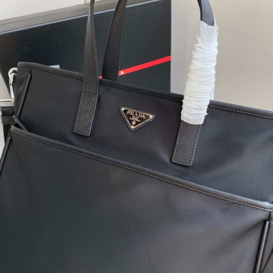 PRADA プラダ コピー ブリーフケース タフで知的な印象が魅力