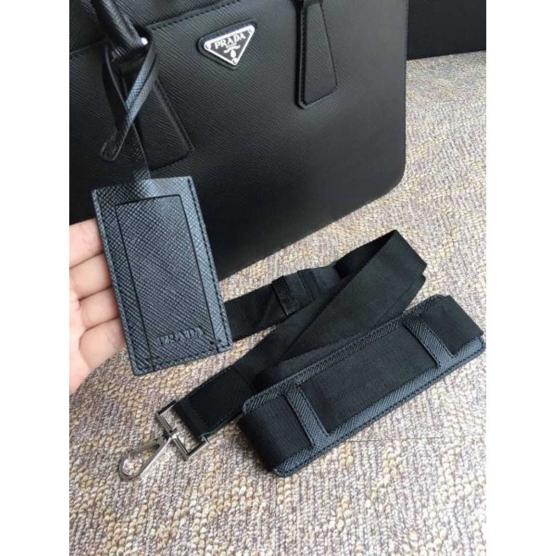 PRADA プラダ コピー ブリーフケース 実用性とデザイン性の融合