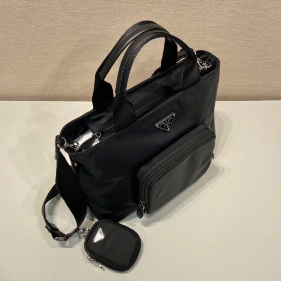 シンプルで飽きのこない プラダ コピー ブリーフケース PRADA