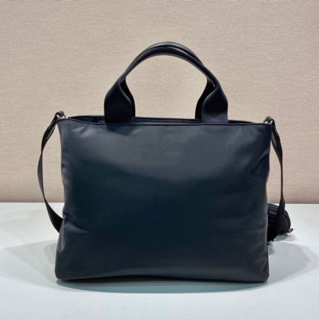 シンプルで飽きのこない プラダ コピー ブリーフケース PRADA