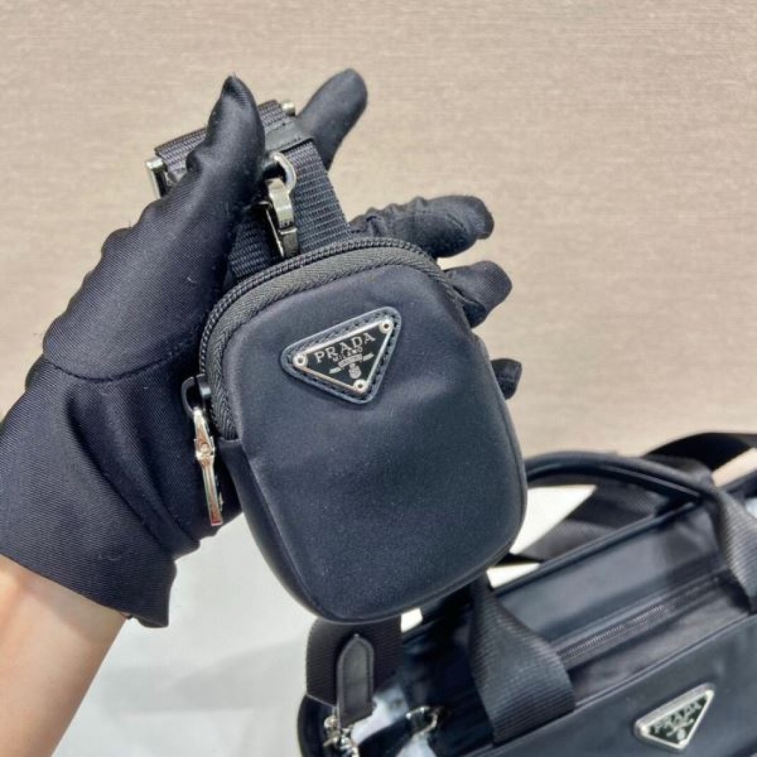 シンプルで飽きのこない プラダ コピー ブリーフケース PRADA