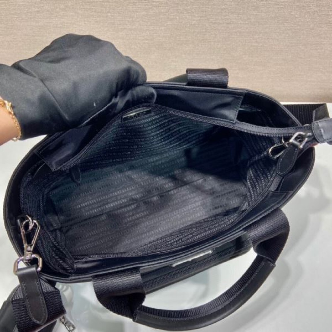 シンプルで飽きのこない プラダ コピー ブリーフケース PRADA
