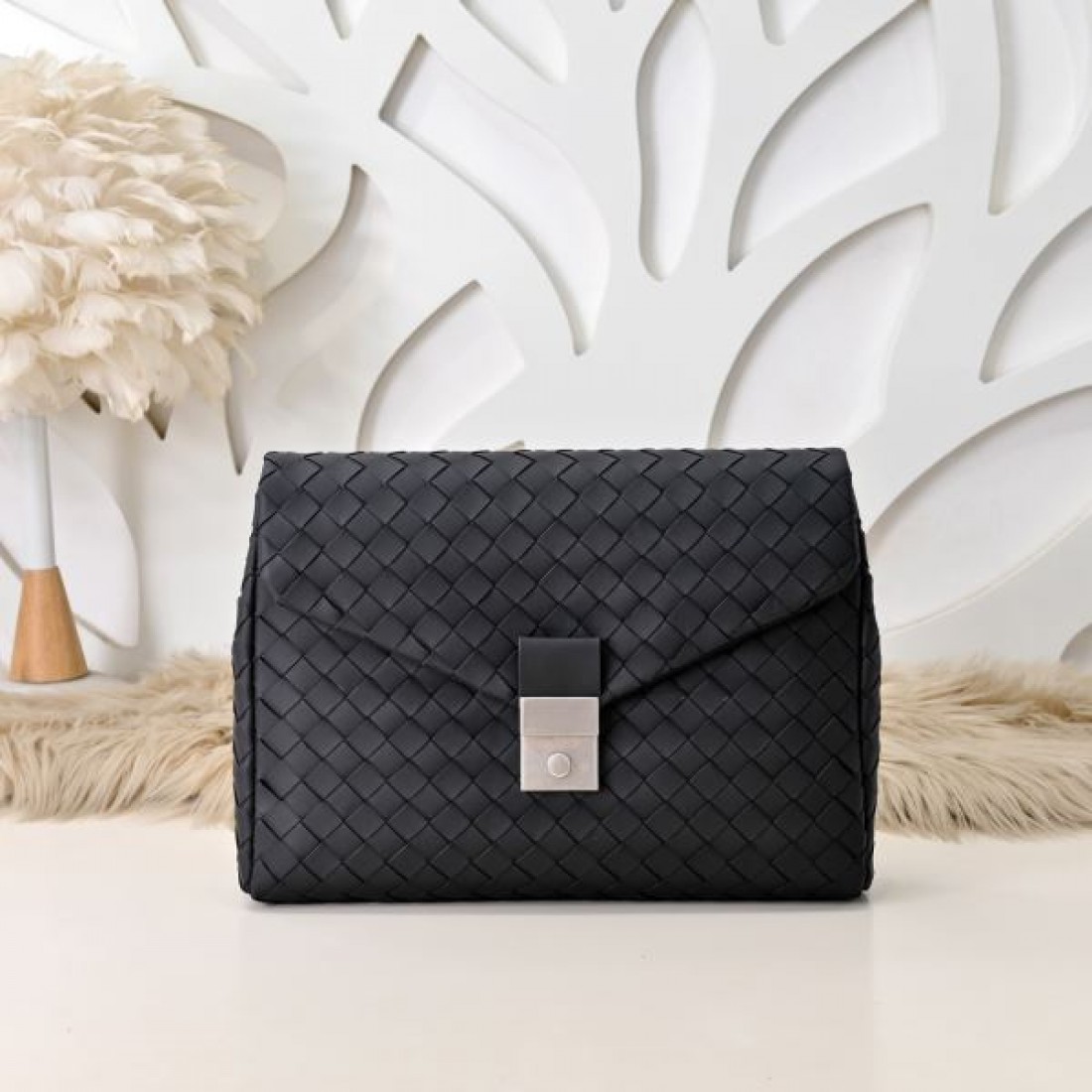 ラインと落ち着きのある BOTTEGA VENETA ボッテガヴェネタ コピー クラッチバッグ