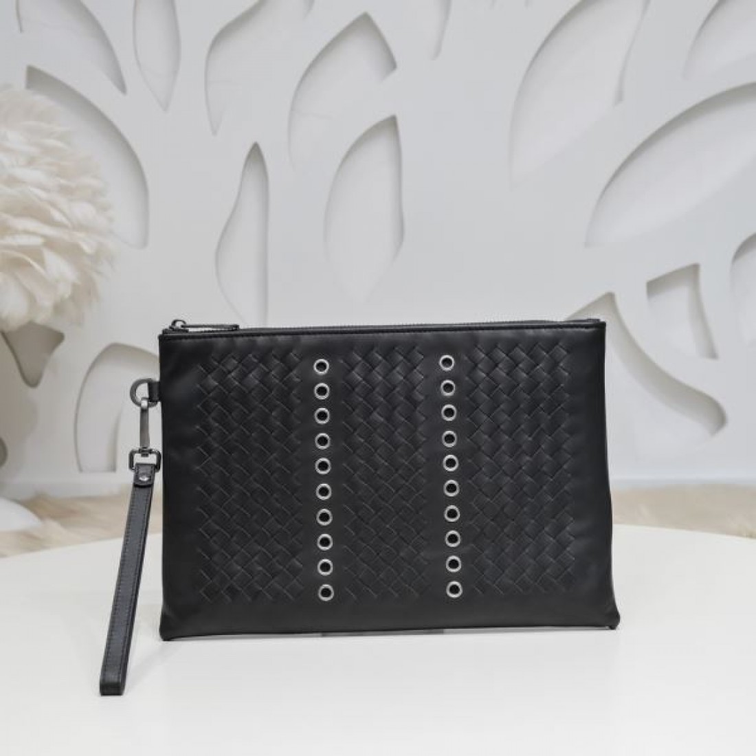 BOTTEGA VENETA ボッテガヴェネタ コピー クラッチバッグ ミニマルで優雅な魅力を放つ