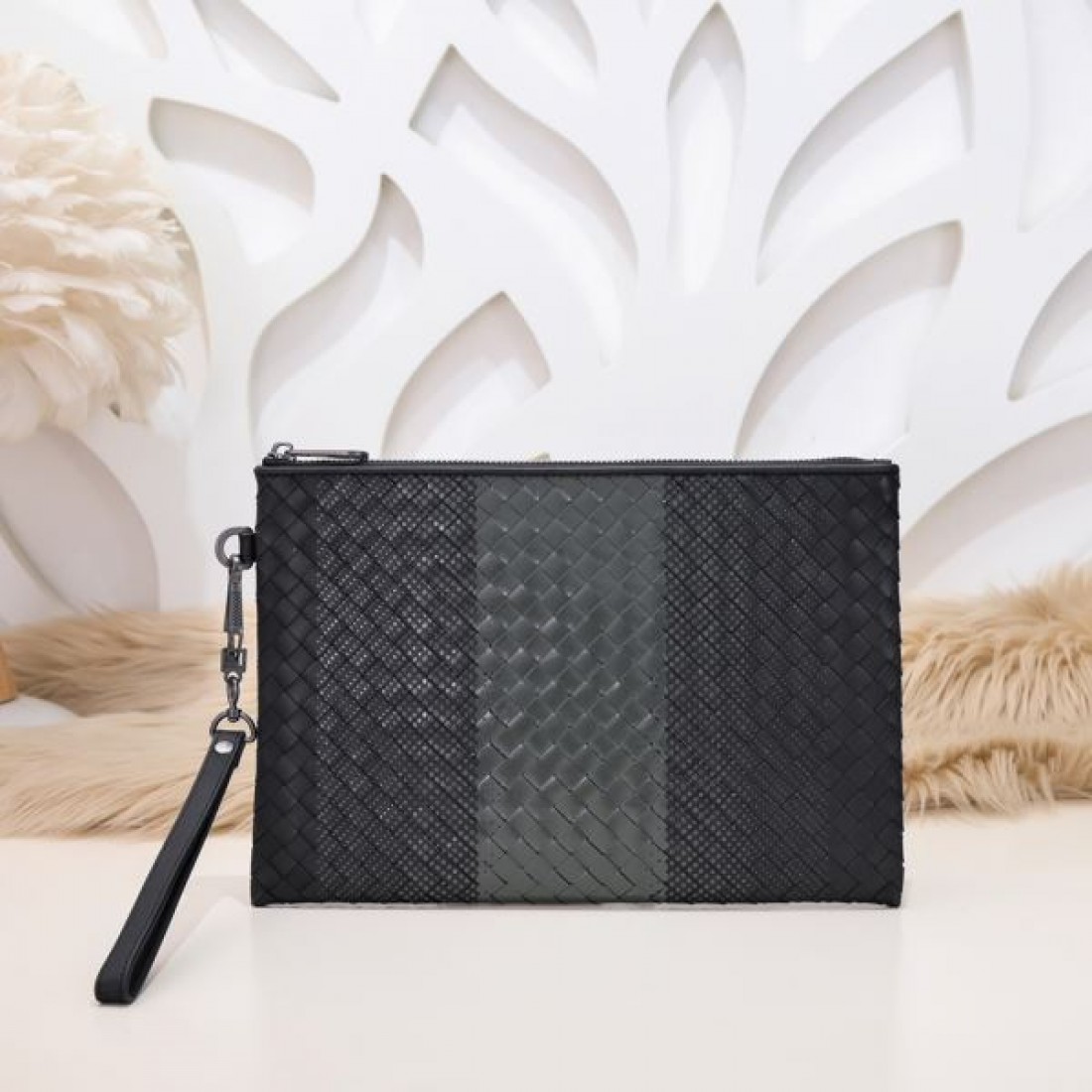 控えめな美しさが光る BOTTEGA VENETA ボッテガヴェネタ コピー クラッチバッグ