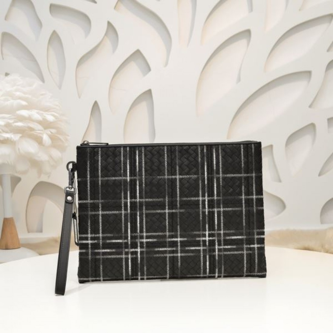 エフォートレスで洗練された BOTTEGA VENETA ボッテガヴェネタ 偽物 クラッチバッグ