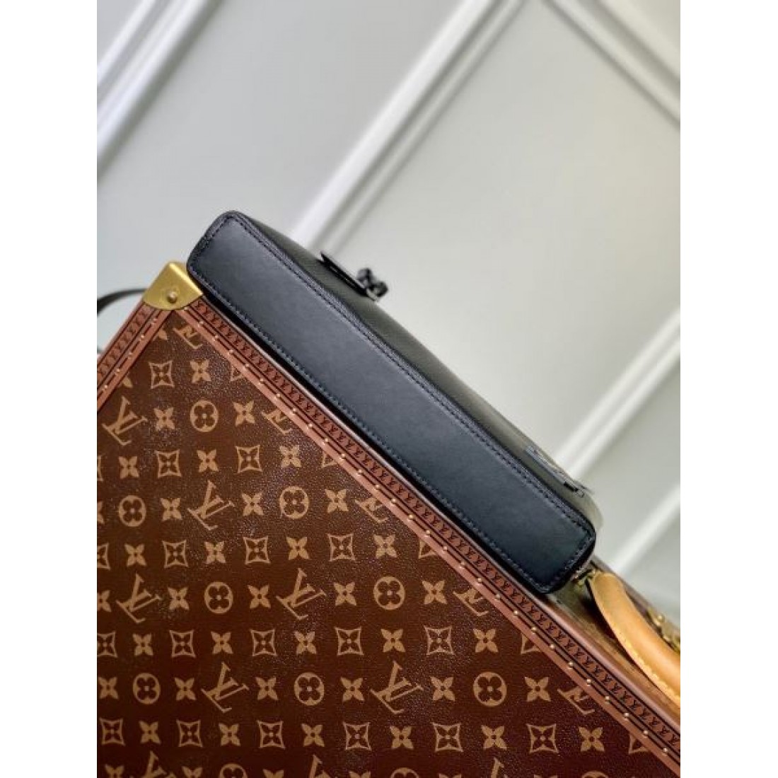 LOUIS VUITTON ルイヴィトン 偽物 クラッチバッグ タイムレスで気品あるデザイン