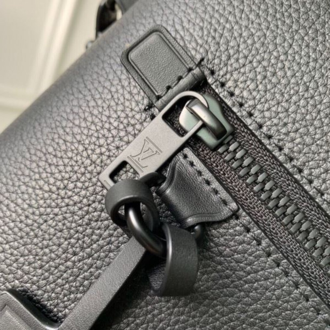 LOUIS VUITTON ルイヴィトン 偽物 クラッチバッグ タイムレスで気品あるデザイン