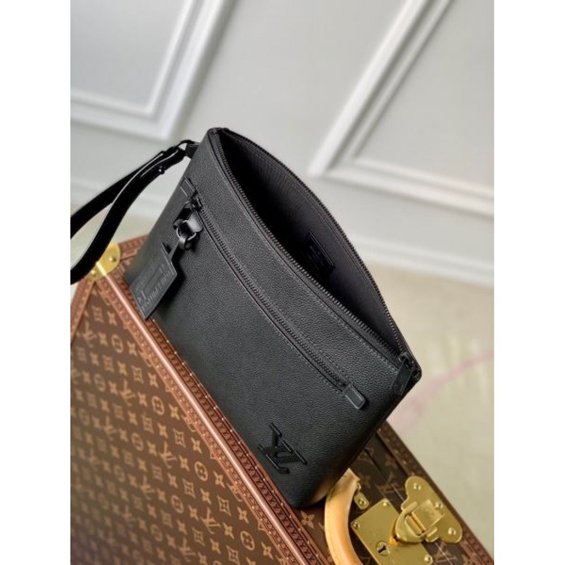 LOUIS VUITTON ルイヴィトン 偽物 クラッチバッグ タイムレスで気品あるデザイン