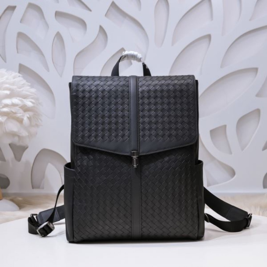 静寂さと個性が融合する ボッテガヴェネタ コピー バックパック BOTTEGA VENETA