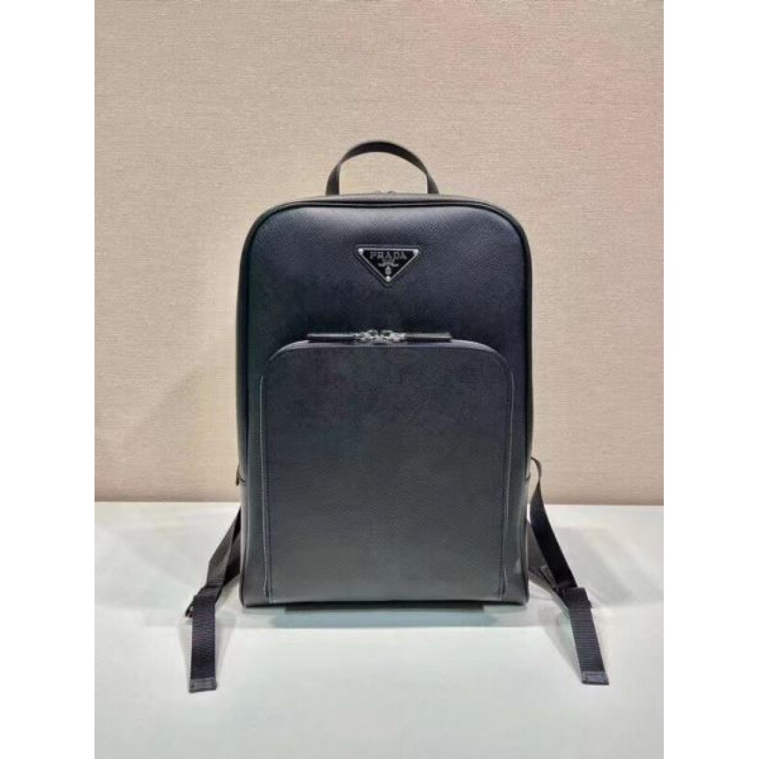 プラダ コピー バックパック PRADA ミニマルでスタイリッシュな佇まい